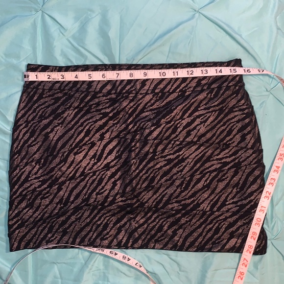 Black / Pewter Metallic Zebra Rib Knit Bodycon Mini Skirt - Picture 5 of 14